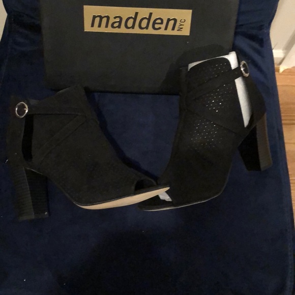 NIB Madden NYC black suede zipper back heels size 9 - Picture 2 of 8